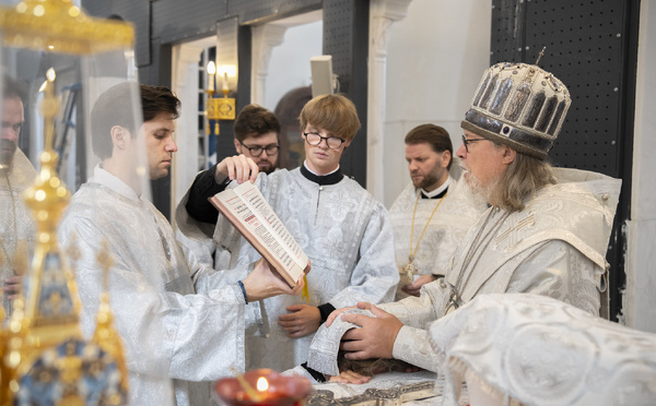 Monseigneur Marc a célébré la Liturgie et l'ordination presbytérale en la cathédrale Sainte Trinité à Paris